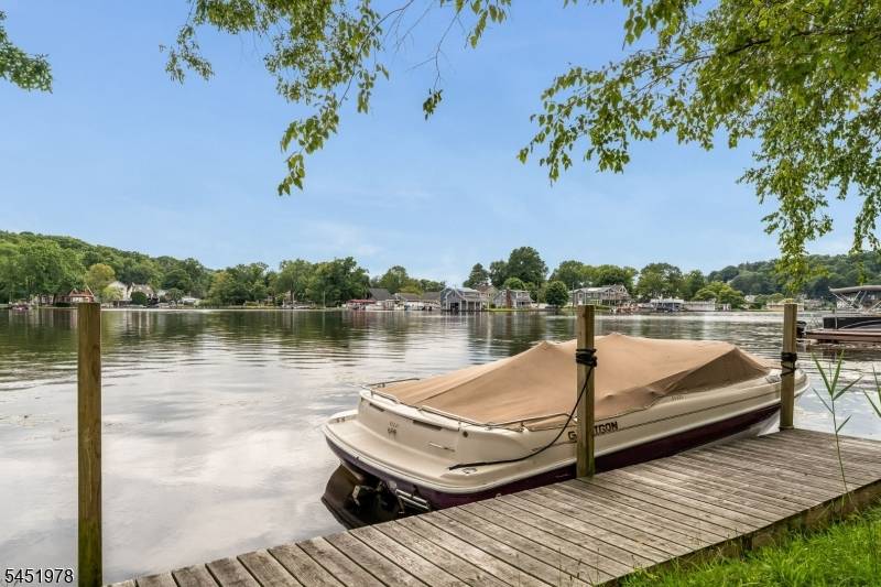 16 Sierra Rd, Jefferson Twp., NJ 07849