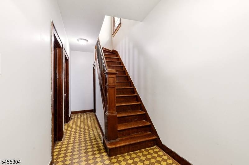 27 Lindsley Pl, East Orange City, NJ 07018