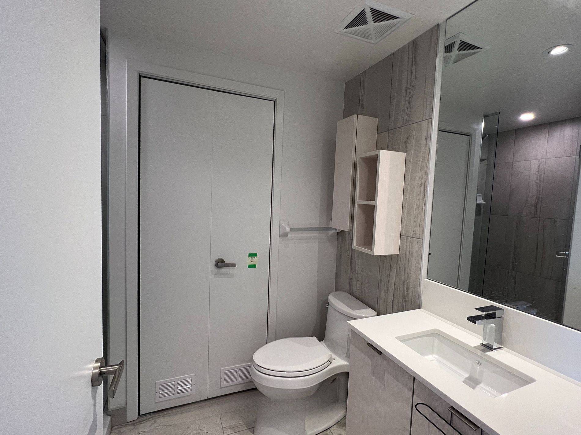 195 Redpath AVE #3213, Toronto C10, ON M4P 0E4