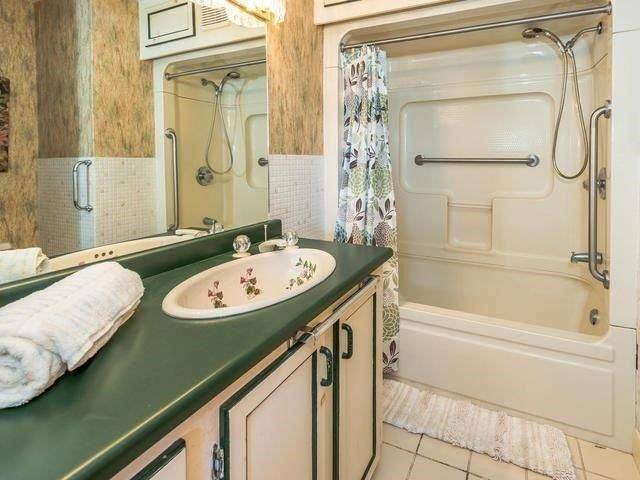 31 Villa DR, Georgina, ON L0E 1N0