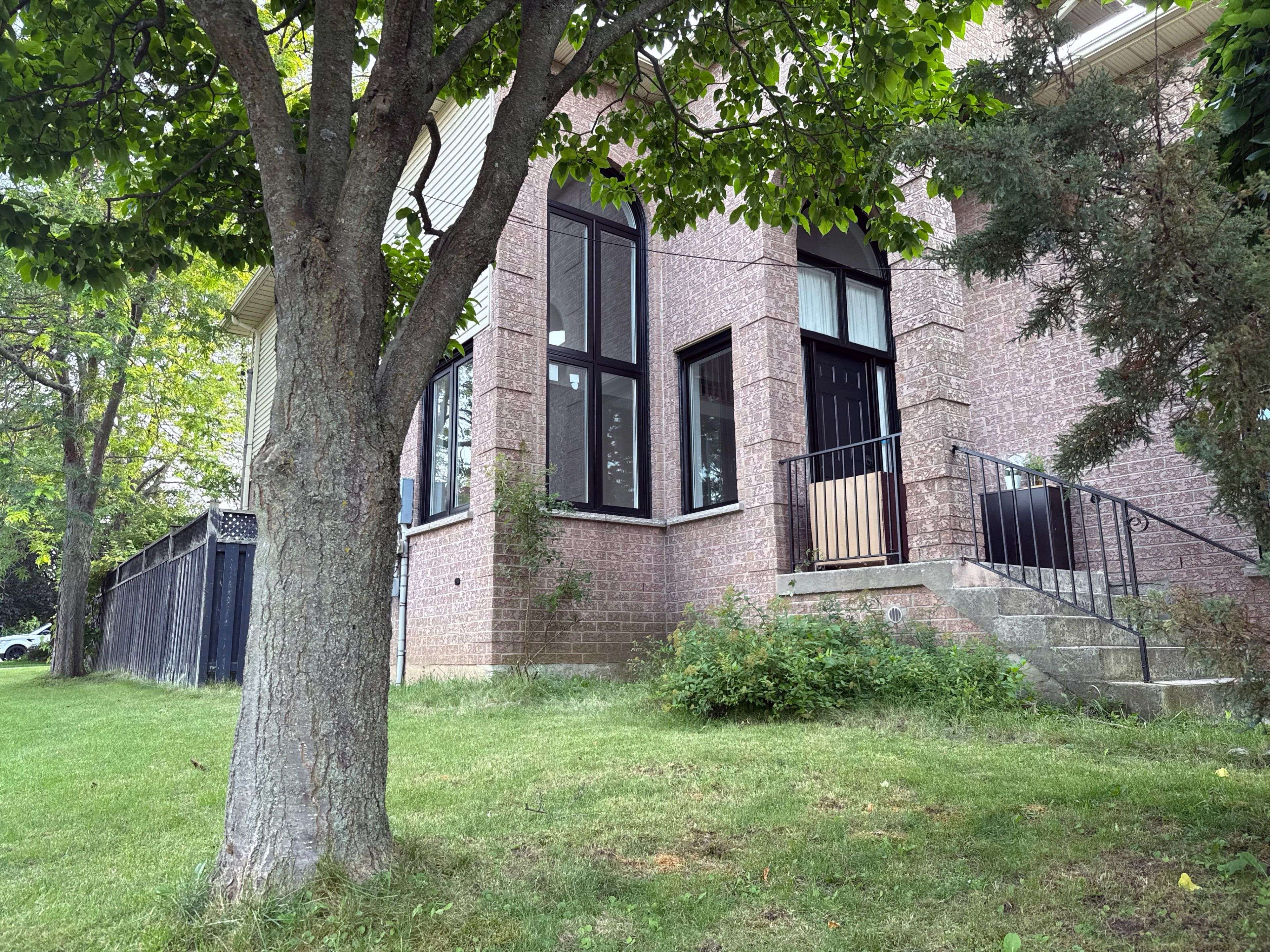 43 Falconridge DR, Hamilton, ON L9B 2P3