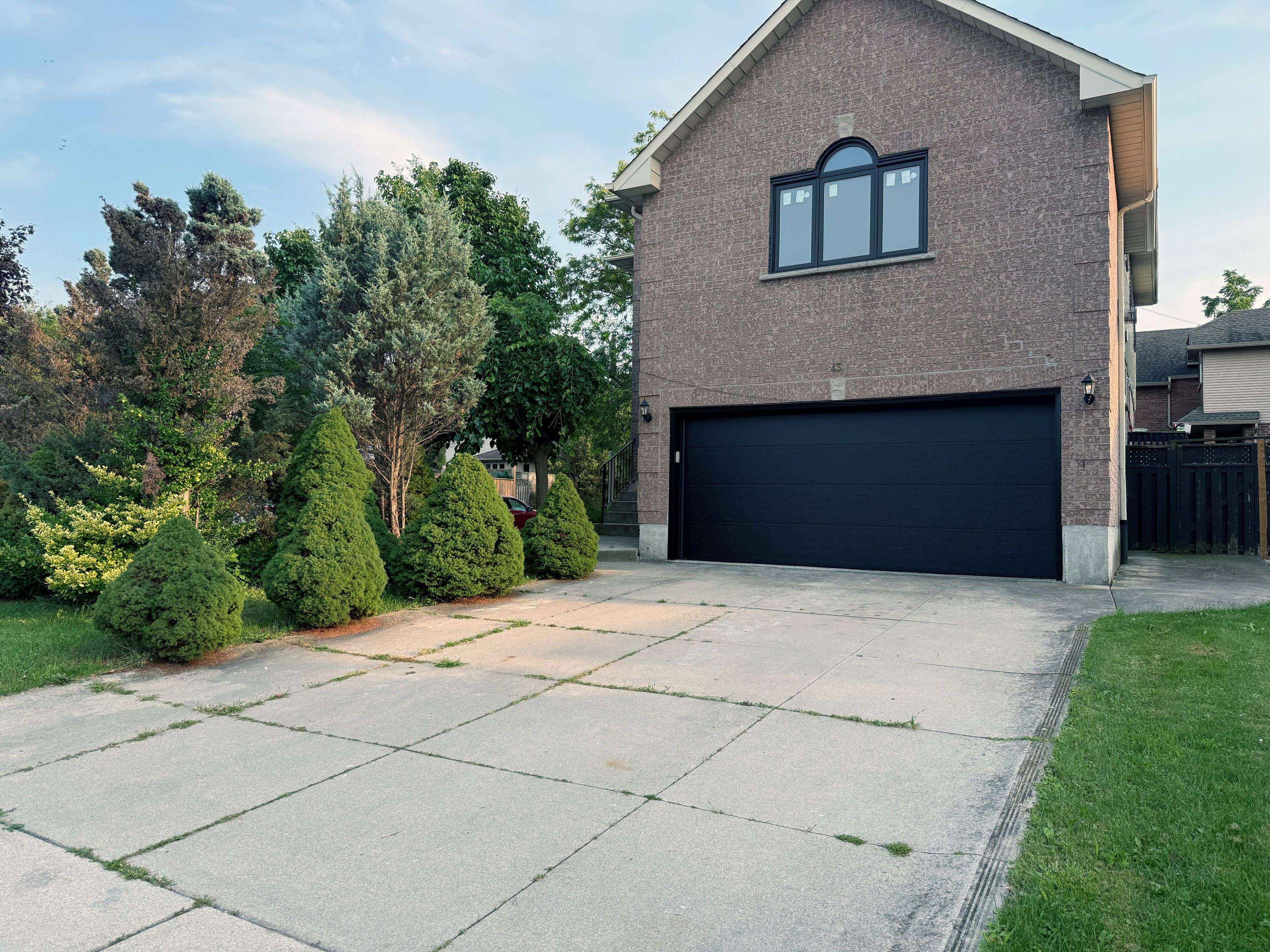 43 Falconridge DR, Hamilton, ON L9B 2P3