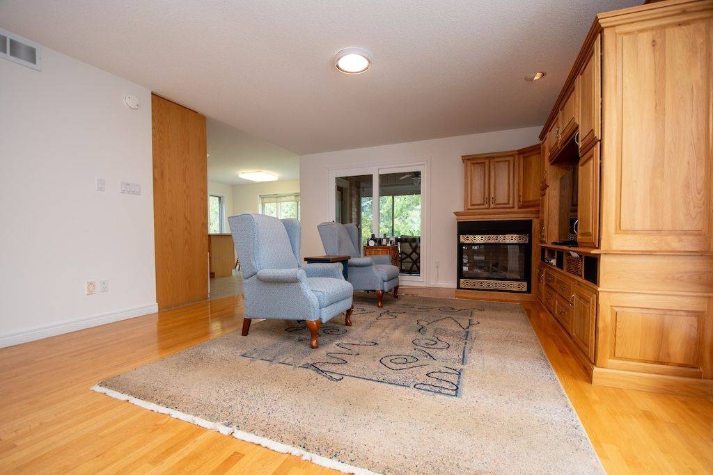 8 Island Bay DR, Kawartha Lakes, ON K0M 1A0