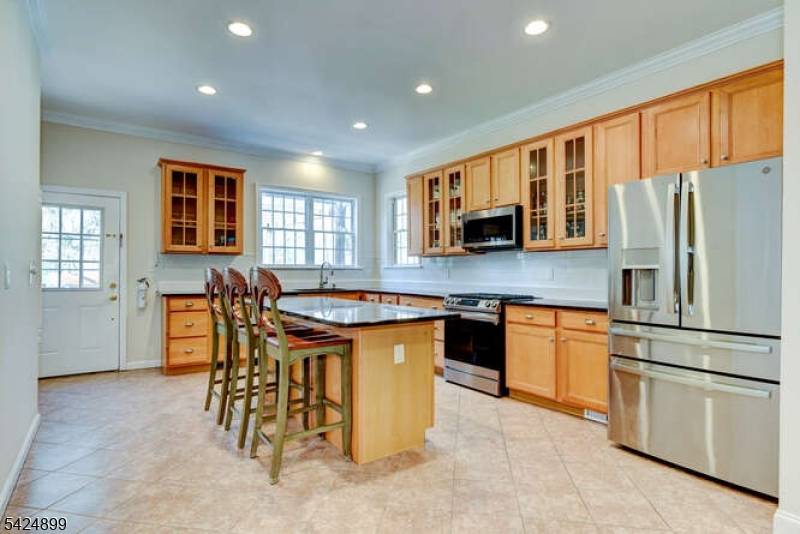 1812 Bellew Pl, South Plainfield Boro, NJ 07080