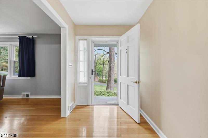 9 Henderson Hill Rd, Union Twp., NJ 08827