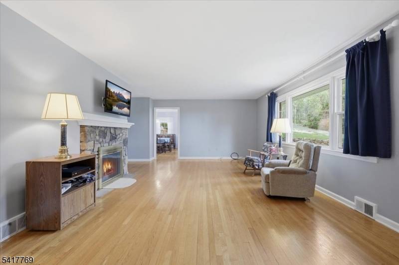 9 Henderson Hill Rd, Union Twp., NJ 08827