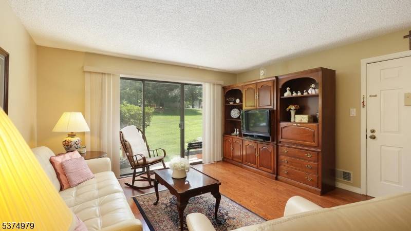 44 Crabapple Ln, Franklin Twp., NJ 08823