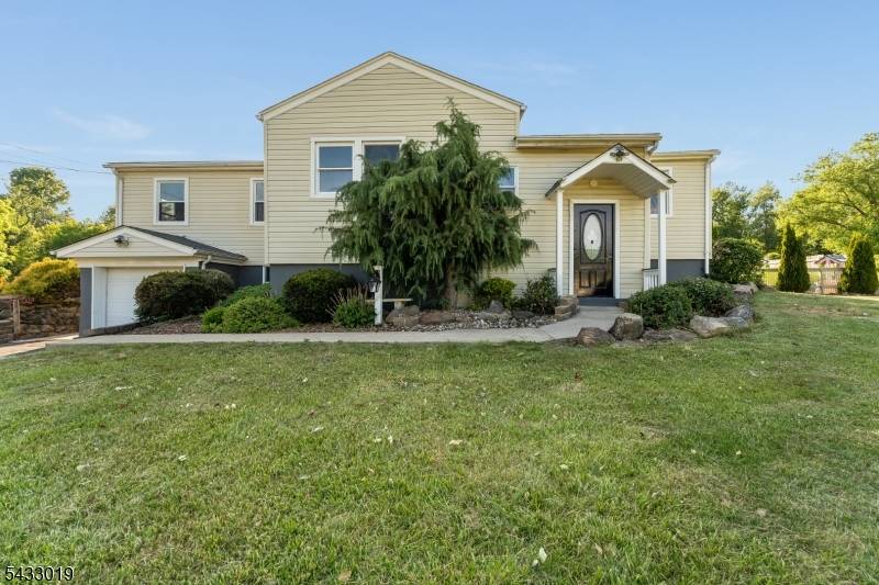 19 Columbus Cir, Mansfield Twp., NJ 07865