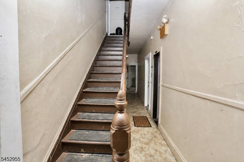 27 Augusta St, Irvington Twp., NJ 07111