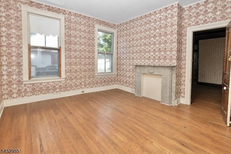 27 Augusta St, Irvington Twp., NJ 07111