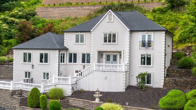207 Eileen Dr, Cedar Grove Twp., NJ 07009