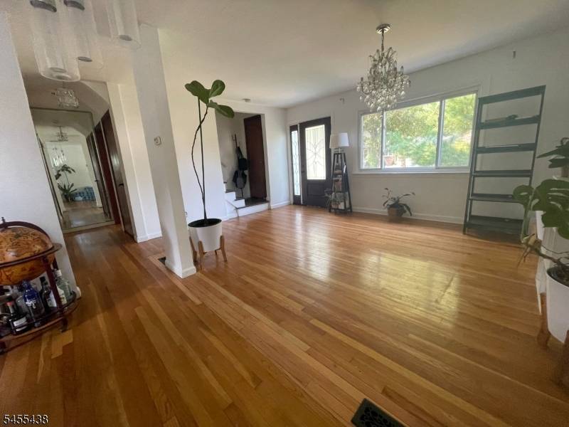 80 Circle Drway, Teaneck Twp., NJ 07666