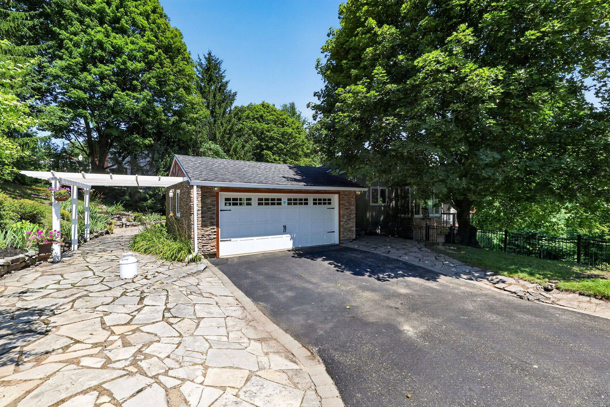 20417 Centre ST, East Gwillimbury, ON L0G 1M0