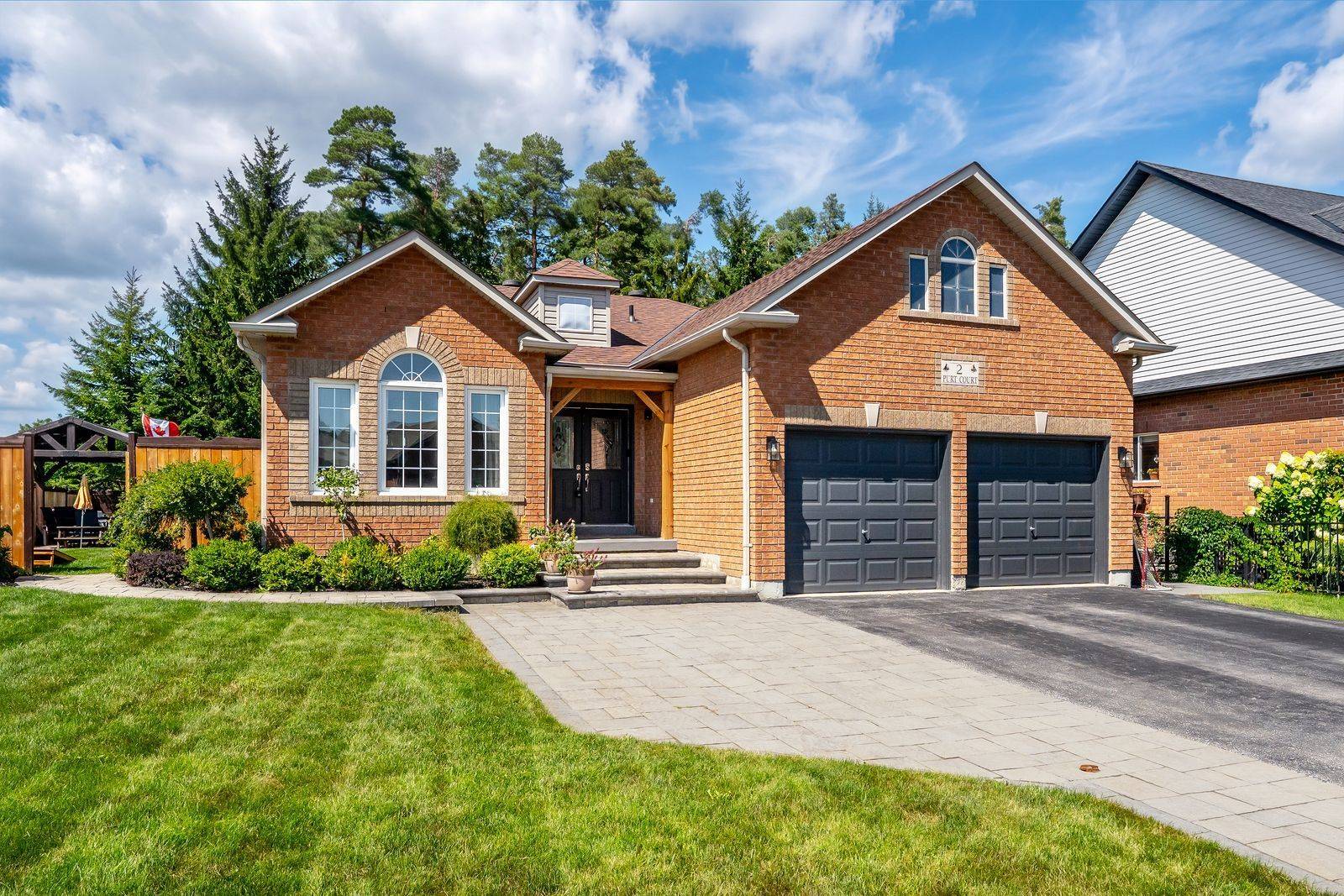 2 Purt CT, Barrie, ON L4N 9K7