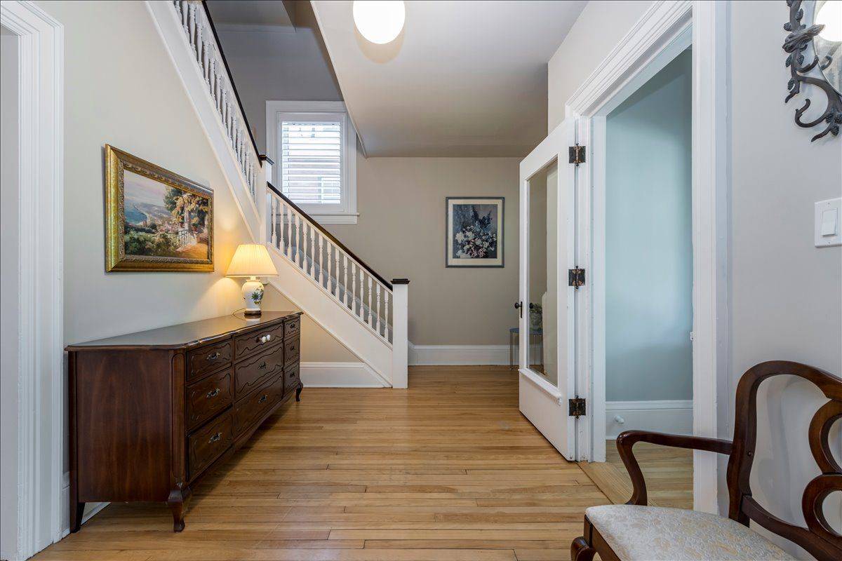 238 Sixth ST, Midland, ON L4R 3Y1