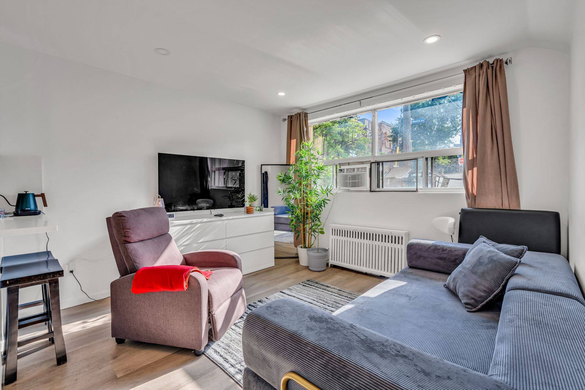 497 Nairn AVE, Toronto W03, ON M6E 4J2
