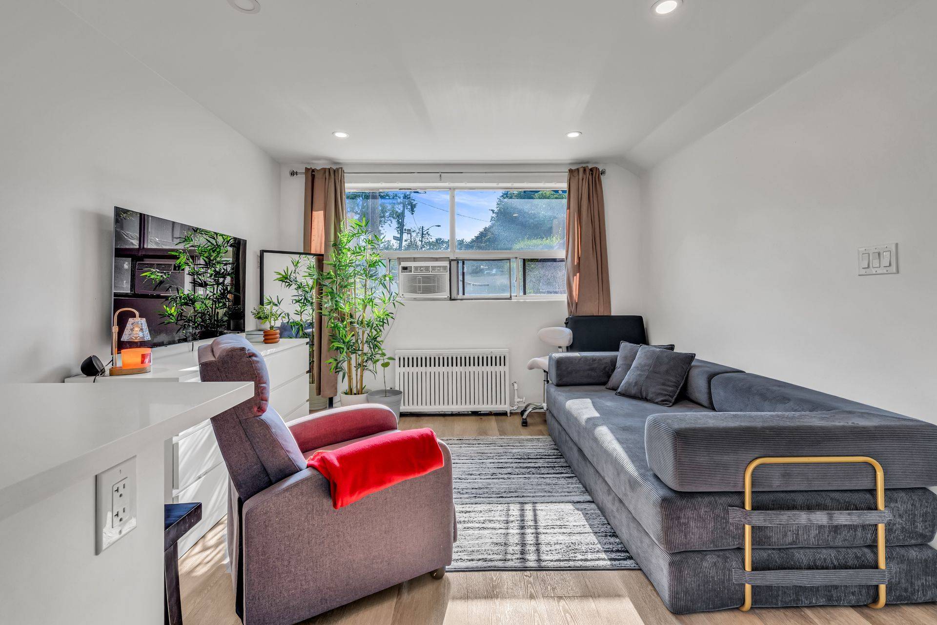 497 Nairn AVE, Toronto W03, ON M6E 4J2