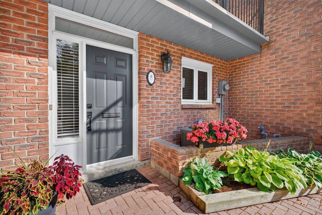 2136 Old Lakeshore RD #8, Burlington, ON L7R 1A3