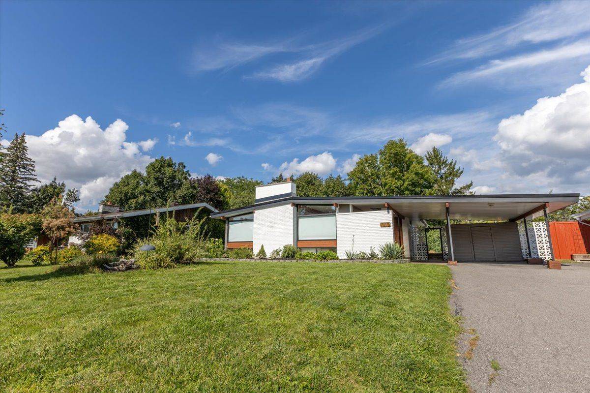 5 Beliveau ST, Cityview - Parkwoods Hills - Rideau Shore, ON K2E 5L2