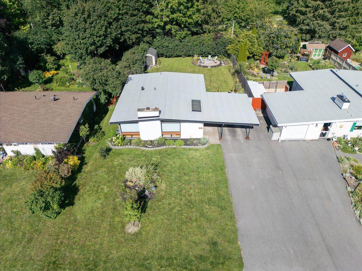5 Beliveau ST, Cityview - Parkwoods Hills - Rideau Shore, ON K2E 5L2