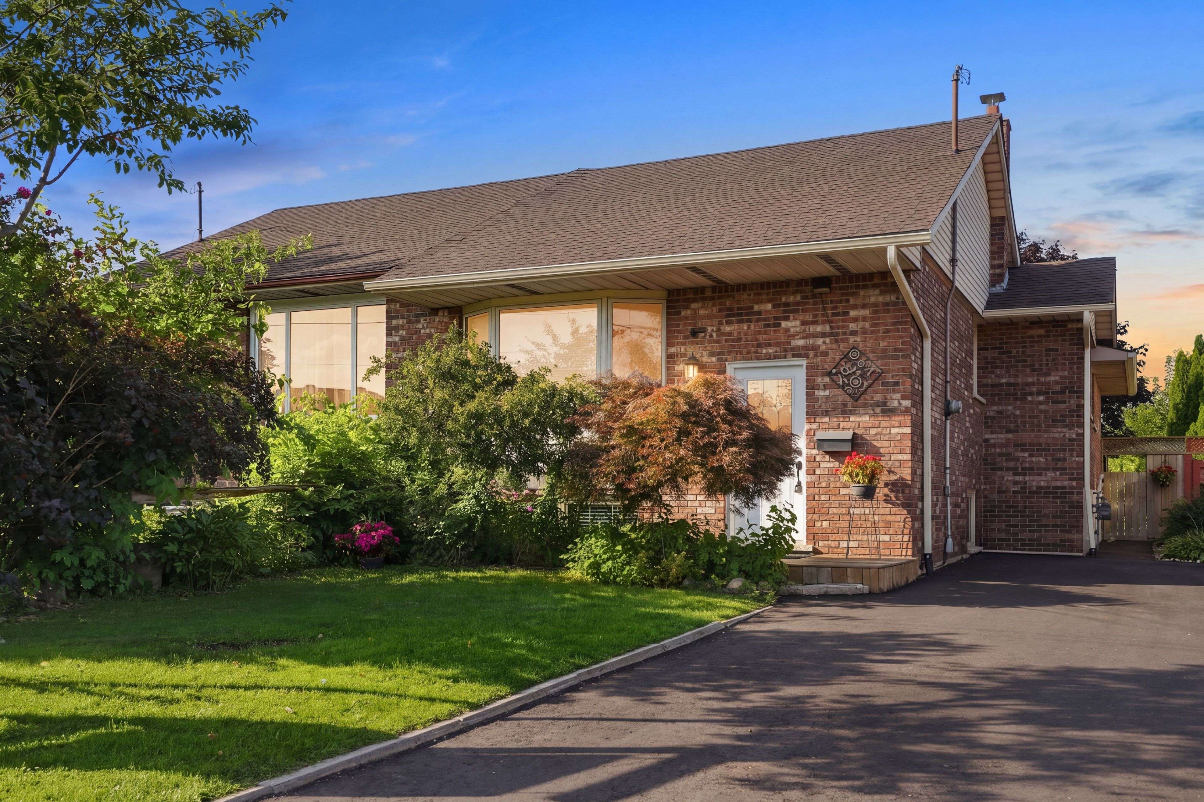 50 Adis AVE, Hamilton, ON L9C 6V3