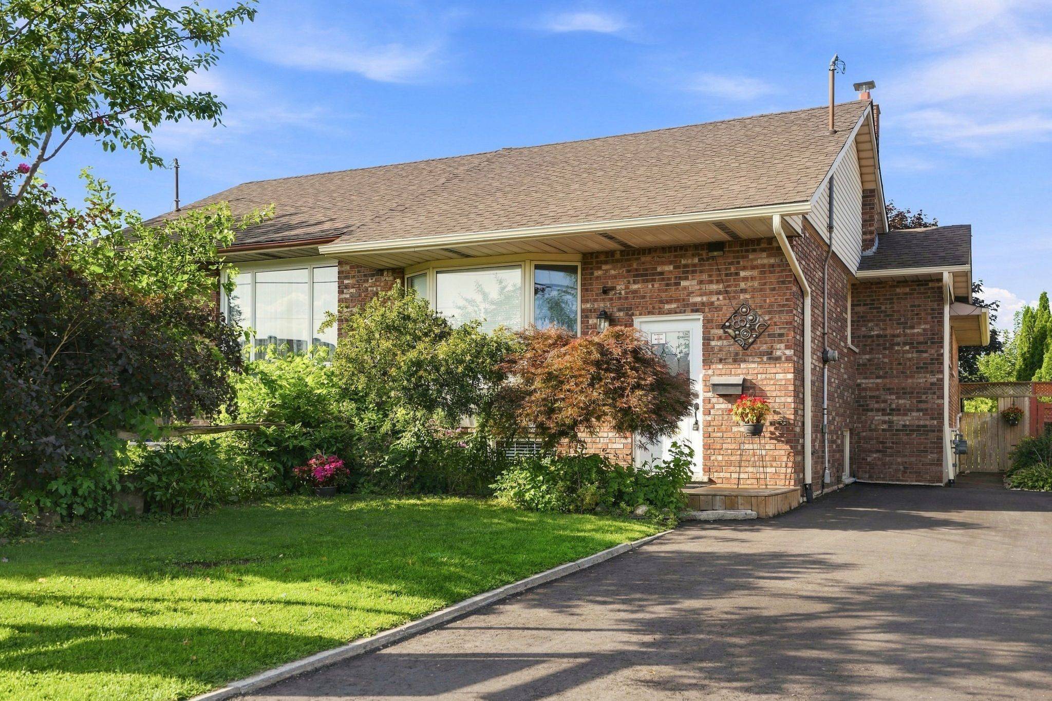 50 Adis AVE, Hamilton, ON L9C 6V3