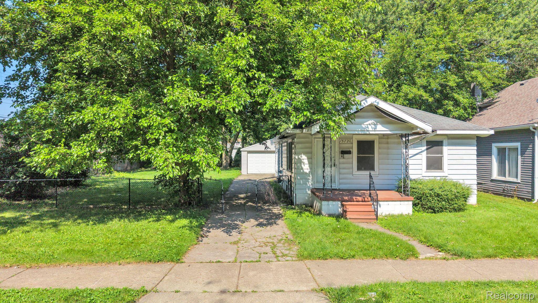 5720 Huron ST, Dearborn Heights, MI 48125