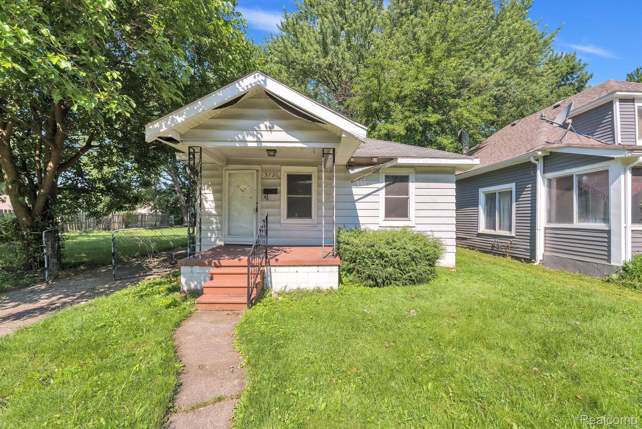 5720 Huron ST, Dearborn Heights, MI 48125