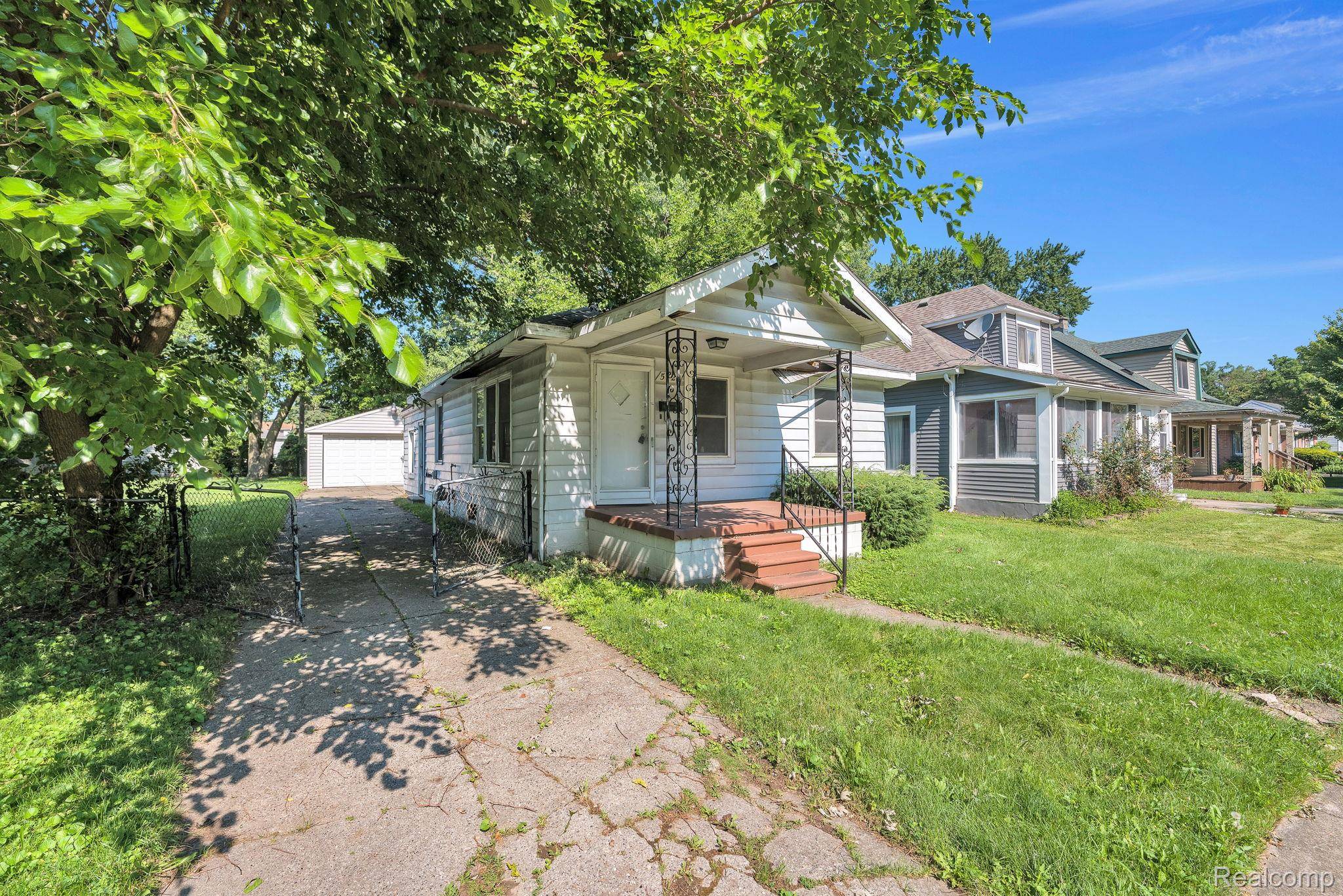 5720 Huron ST, Dearborn Heights, MI 48125