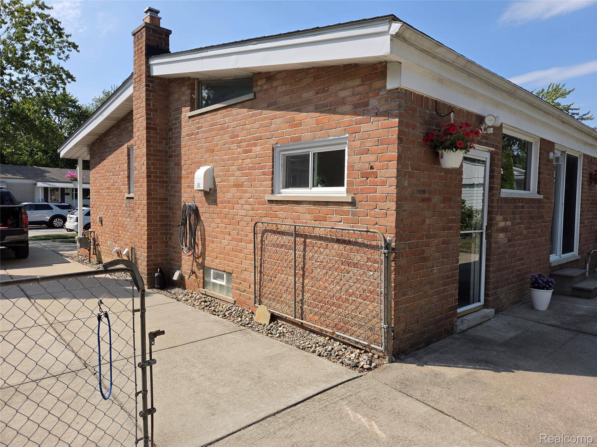 7426 N Charlesworth ST, Dearborn Heights, MI 48127