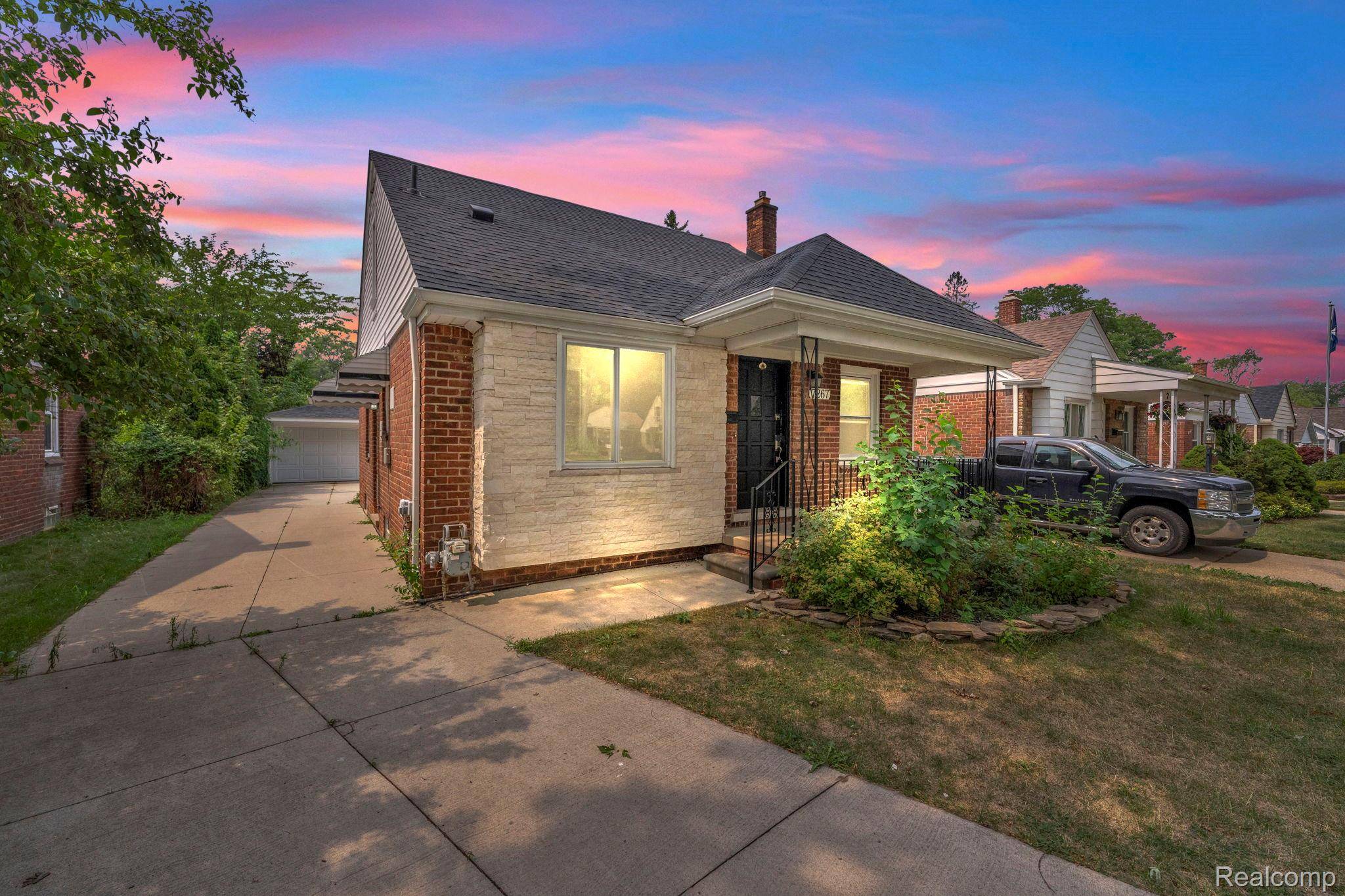 7267 Fenton ST, Dearborn Heights, MI 48127
