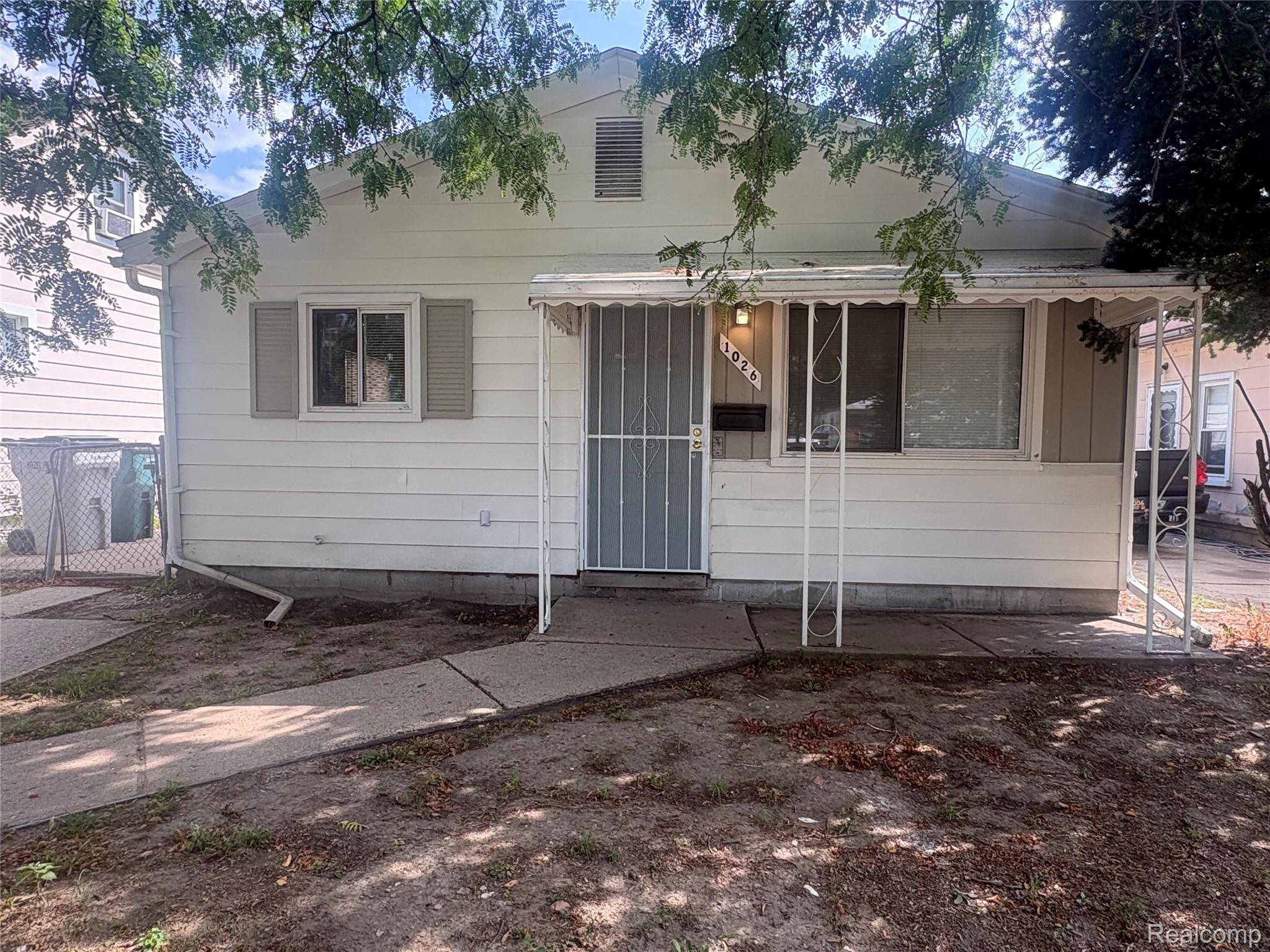 1026 E Evelyn AVE, Hazel Park, MI 48030