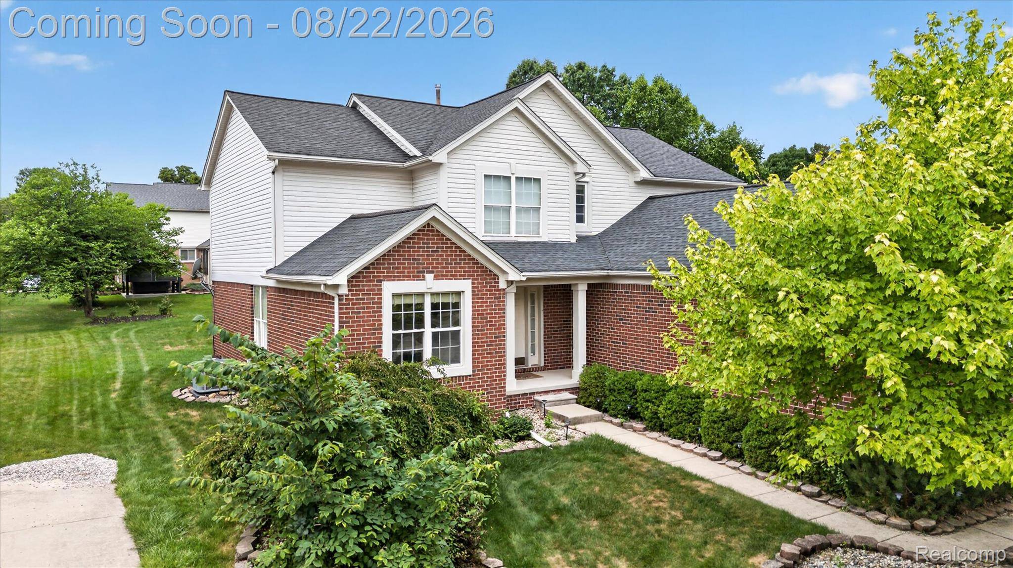2738 Long Meadow LN, Rochester Hills, MI 48307