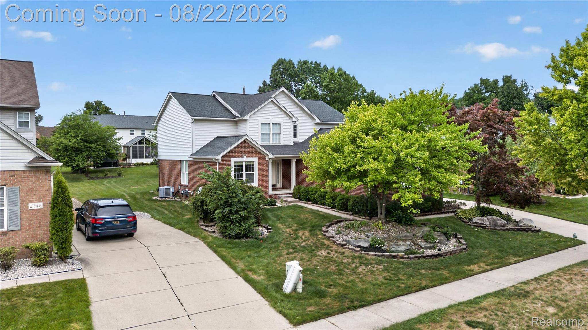 2738 Long Meadow LN, Rochester Hills, MI 48307