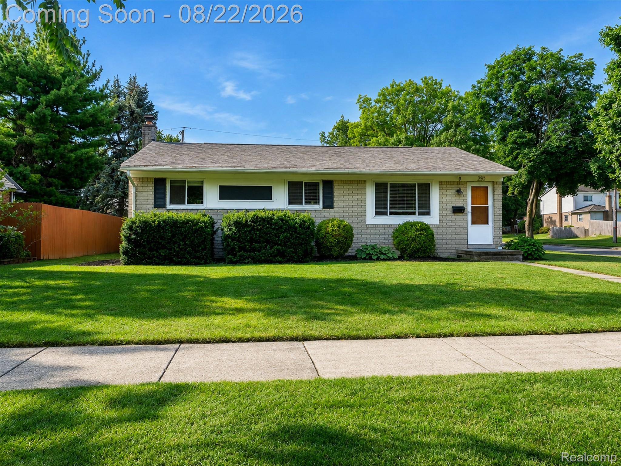 250 Wallace DR, Saline, MI 48176