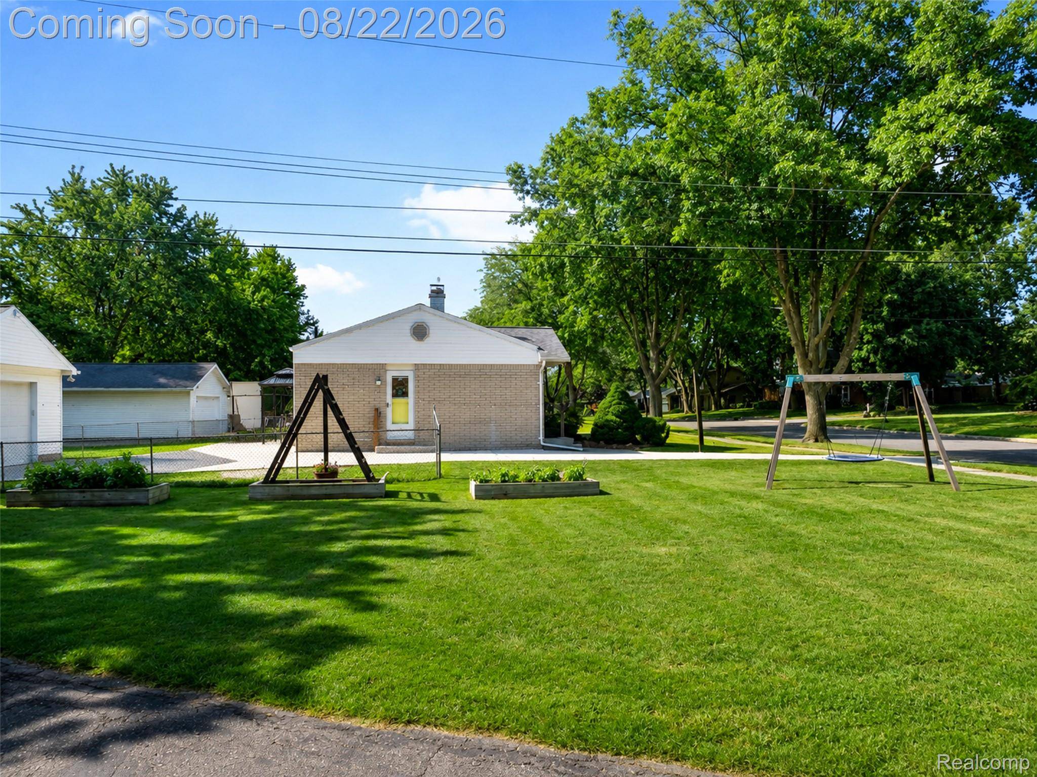 250 Wallace DR, Saline, MI 48176
