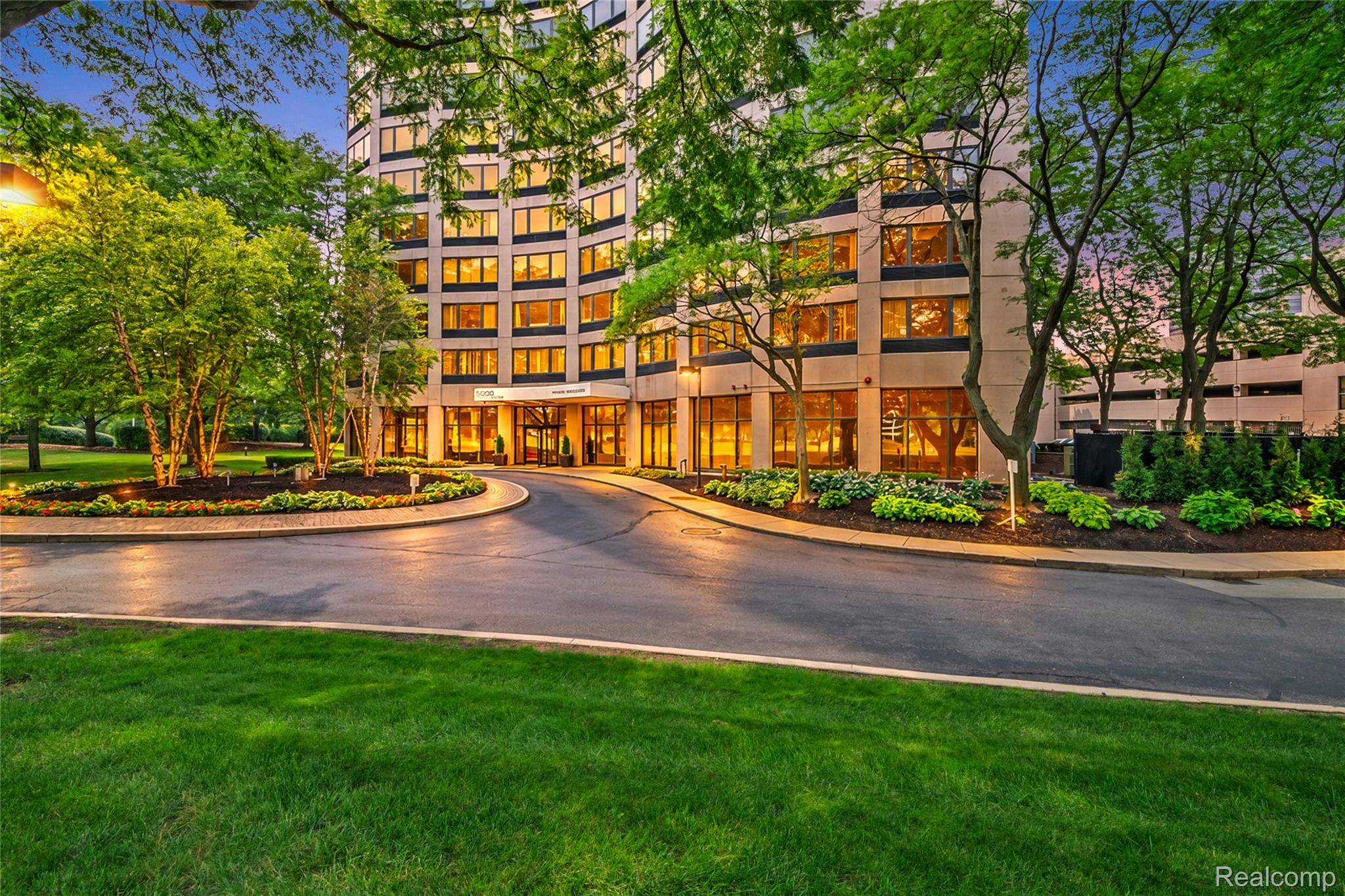 5000 Town CTR #2606A, Southfield, MI 48075