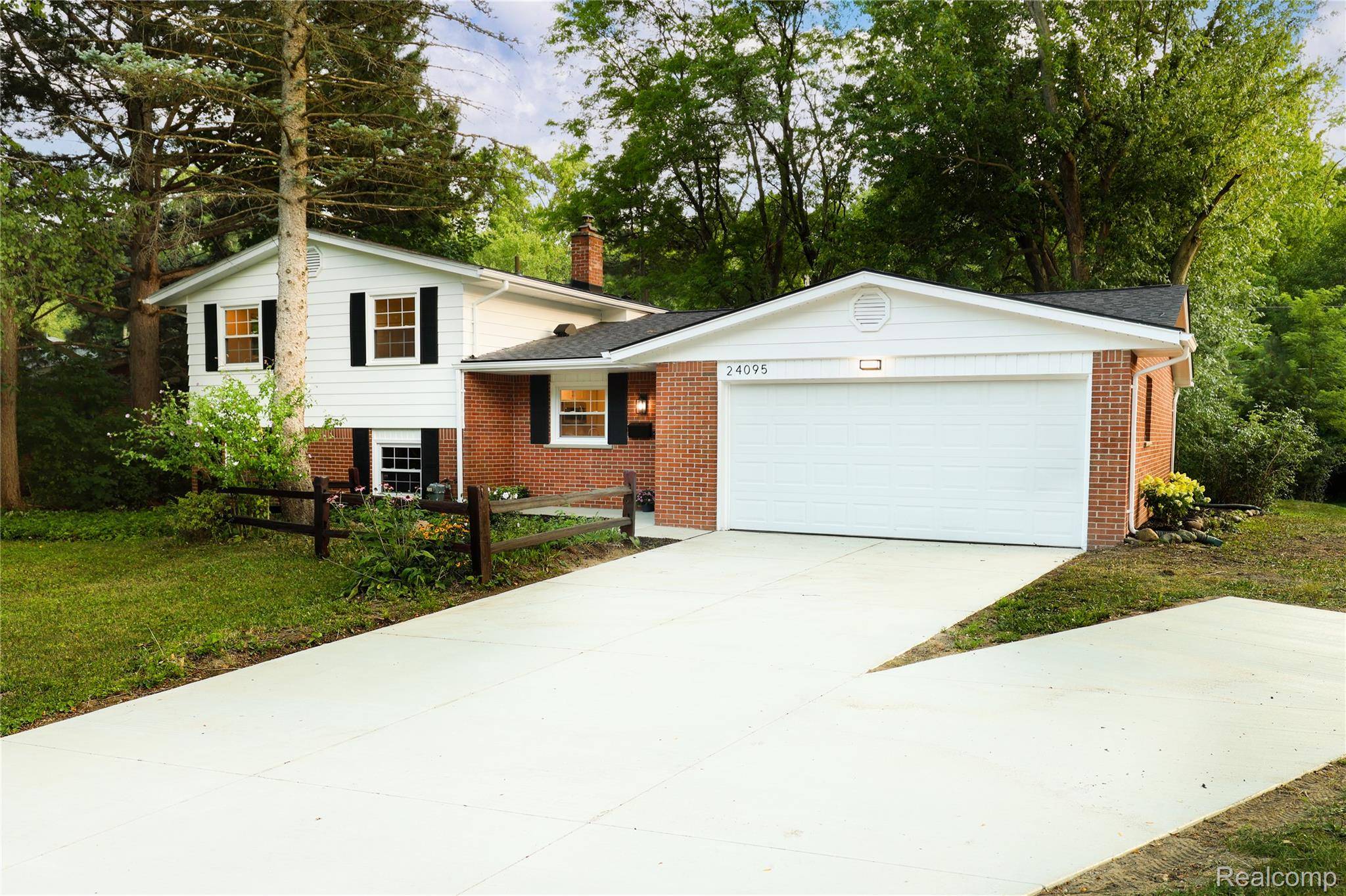 24095 Farmington RD, Farmington, MI 48336