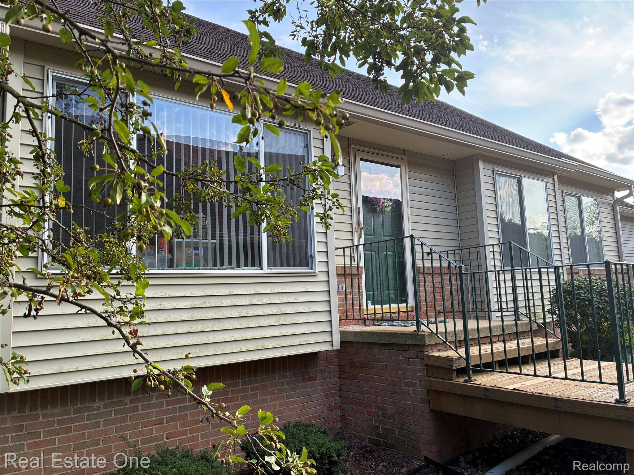 1040 Bird Song Lane LN, Milford Village, MI 48381