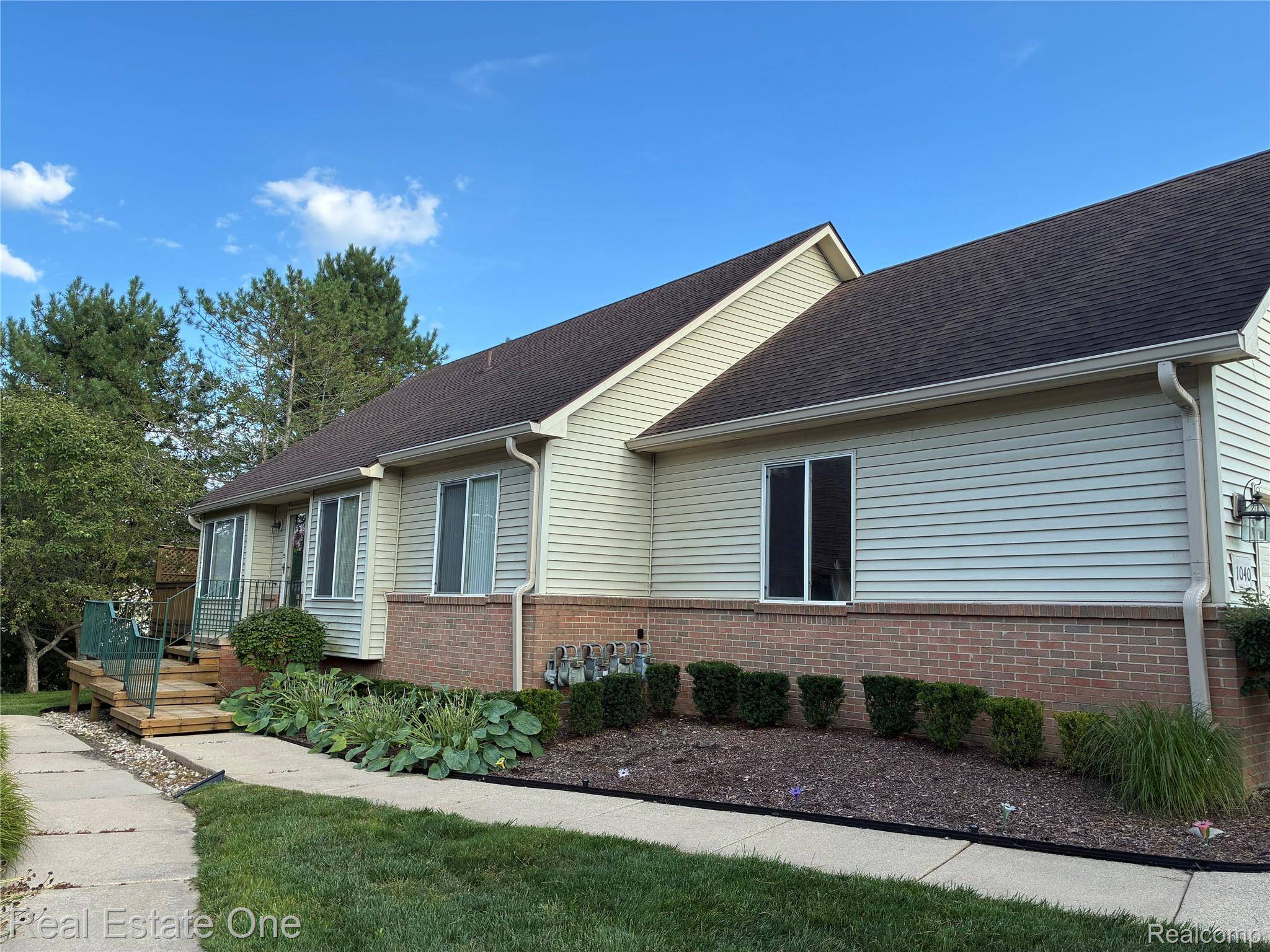 1040 Bird Song Lane LN, Milford Village, MI 48381