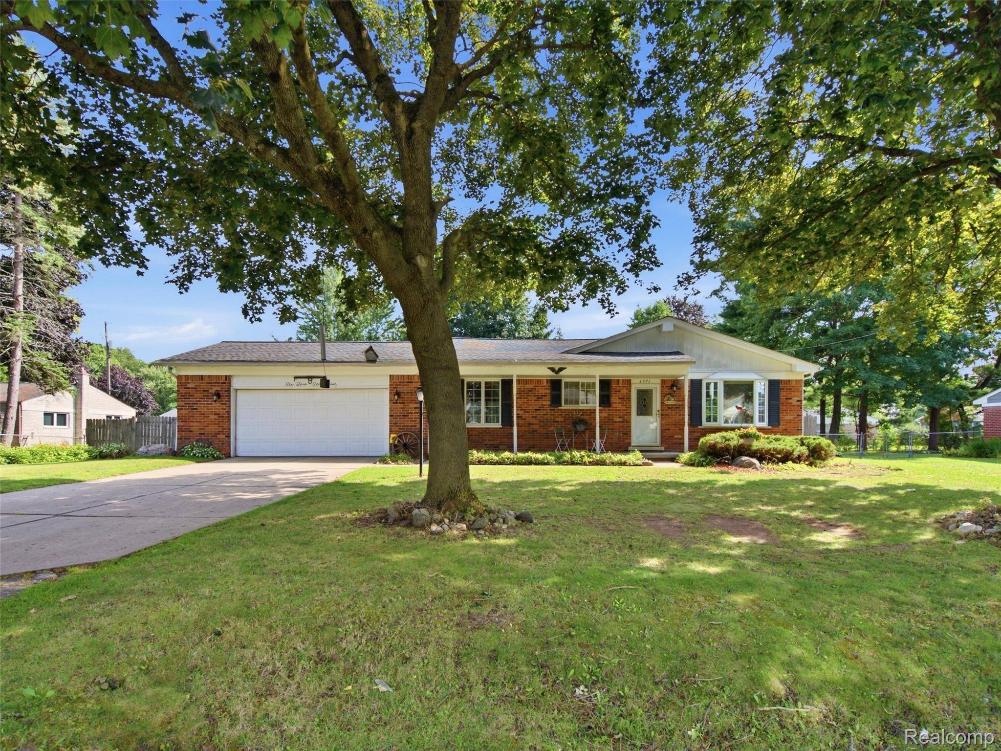 6271 Peach DR, Independence Charter Township, MI 48346