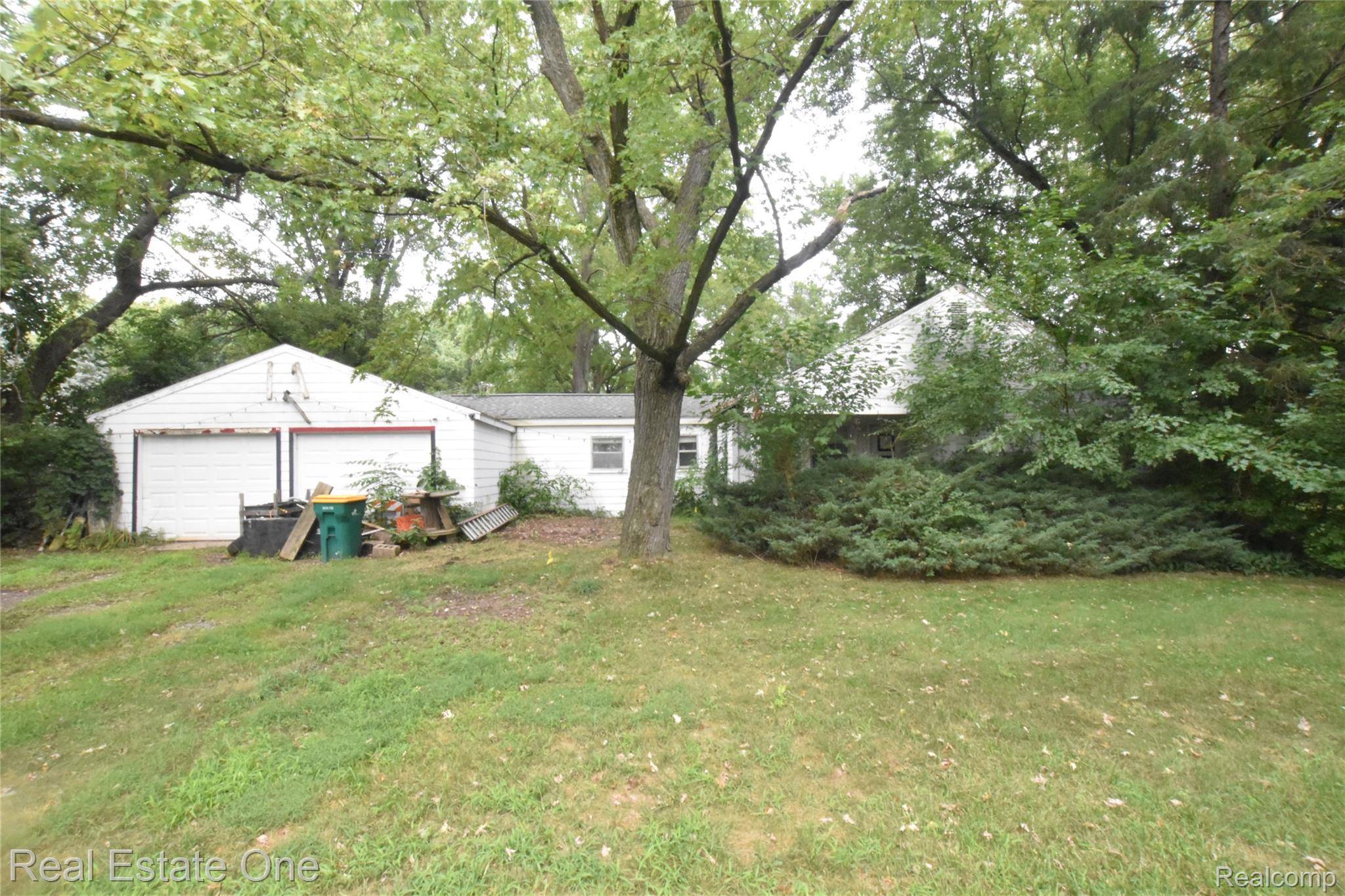 3482 W Maple RD, Wixom, MI 48393