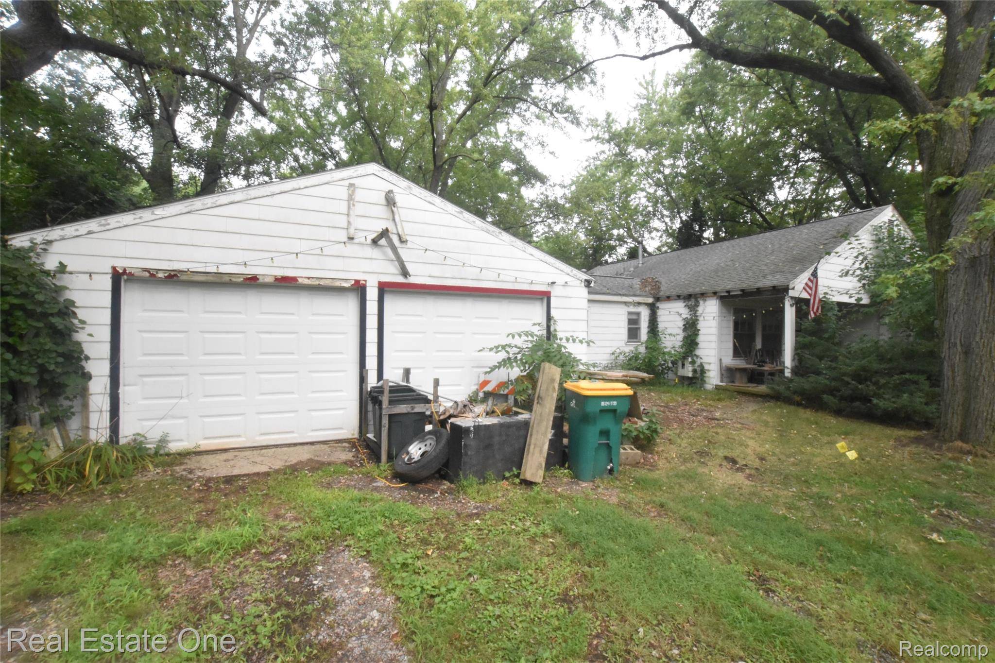 3482 W Maple RD, Wixom, MI 48393