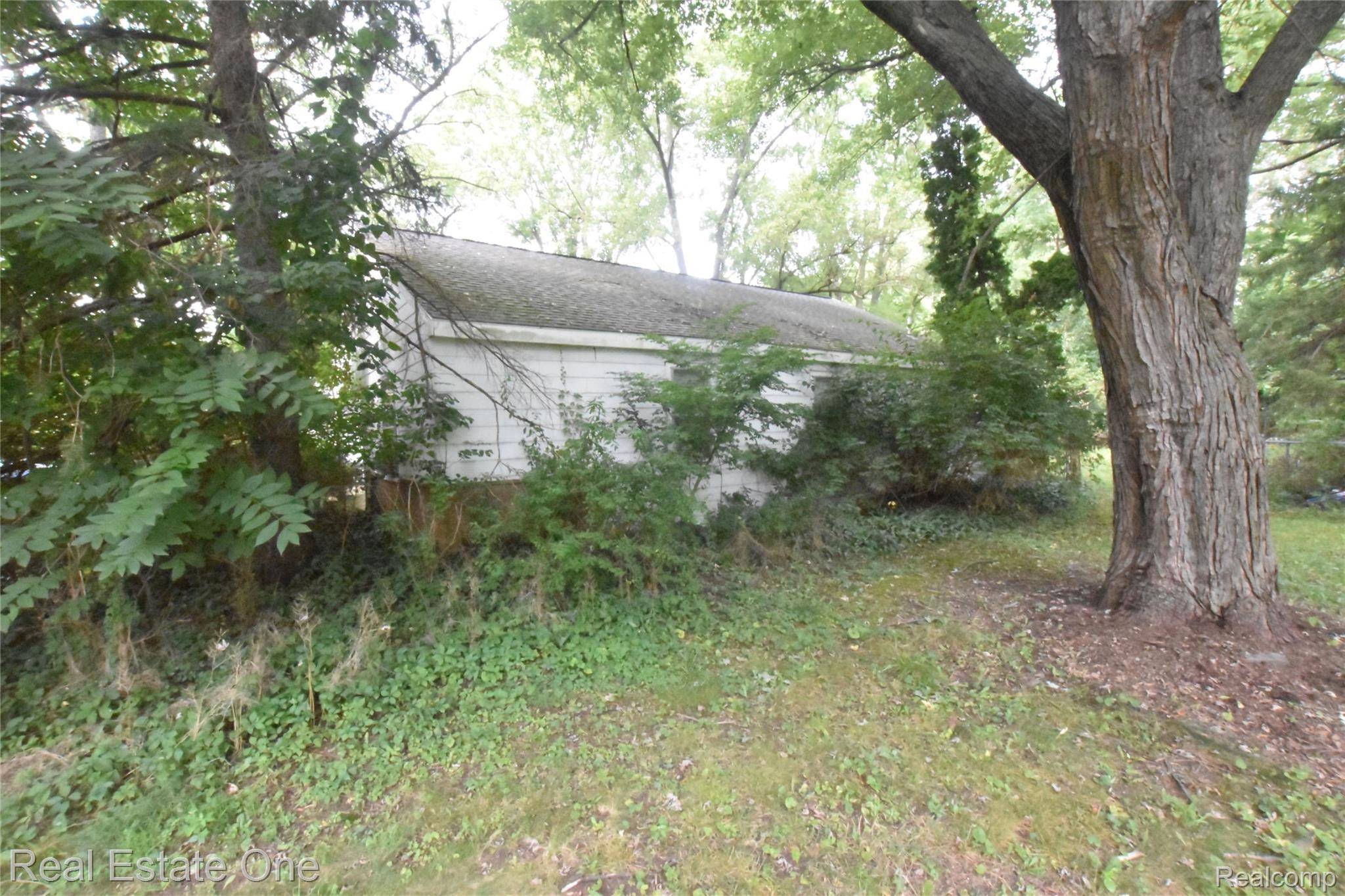 3482 W Maple RD, Wixom, MI 48393