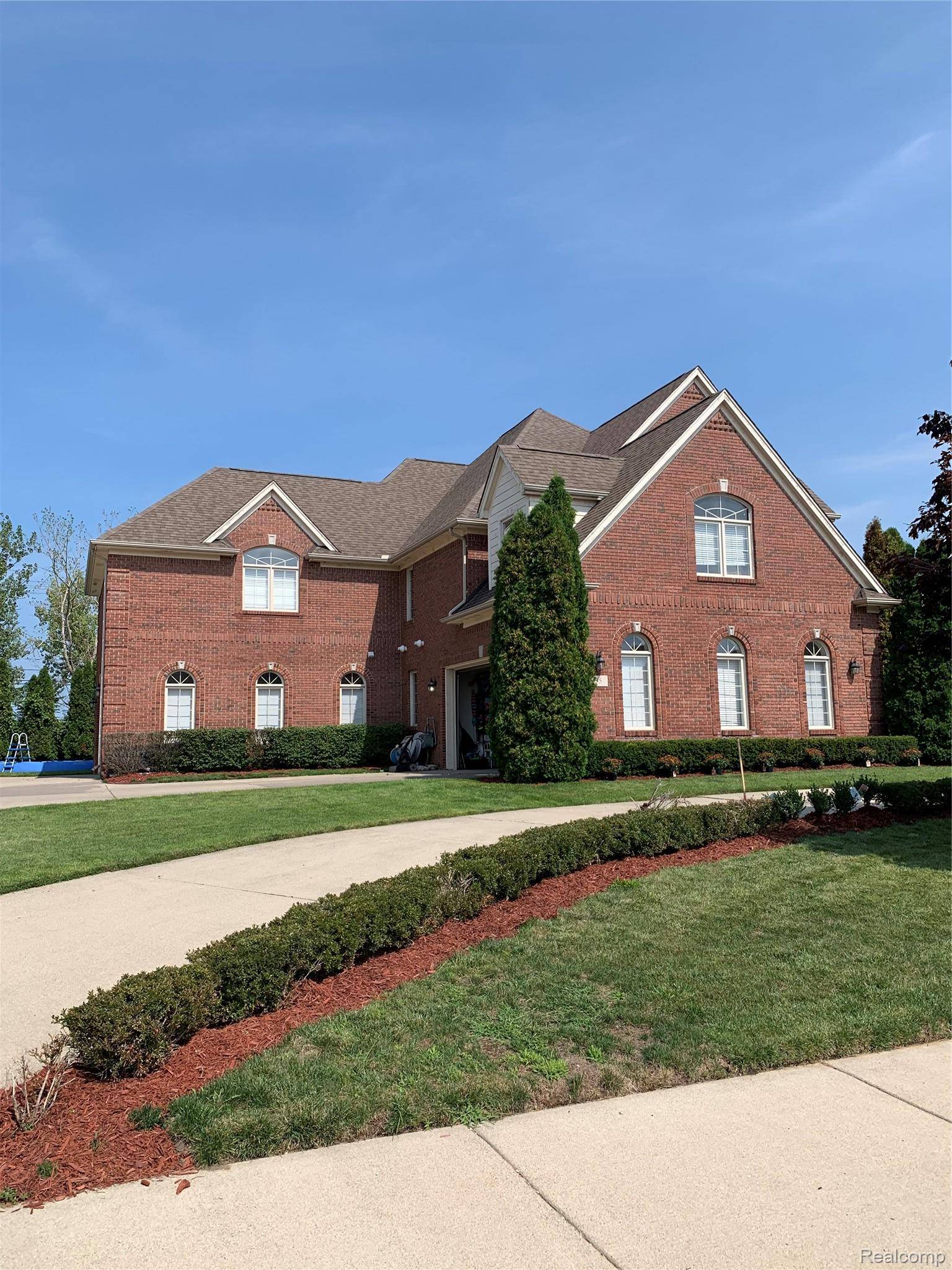35 Sand Bar LN, Detroit, MI 48214