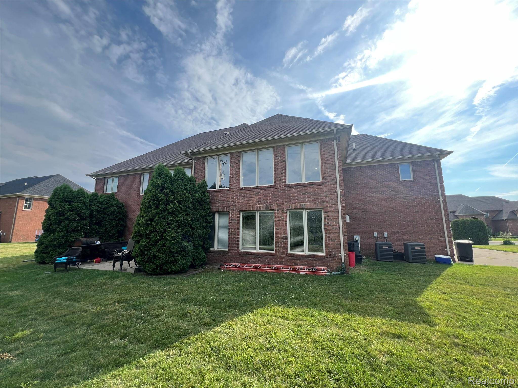 35 Sand Bar LN, Detroit, MI 48214