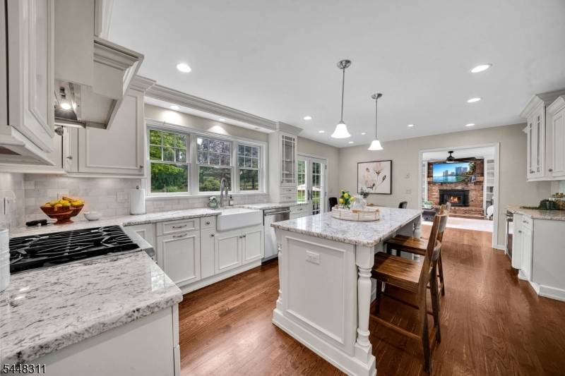5 Fieldstone Dr, Clinton Twp., NJ 08833