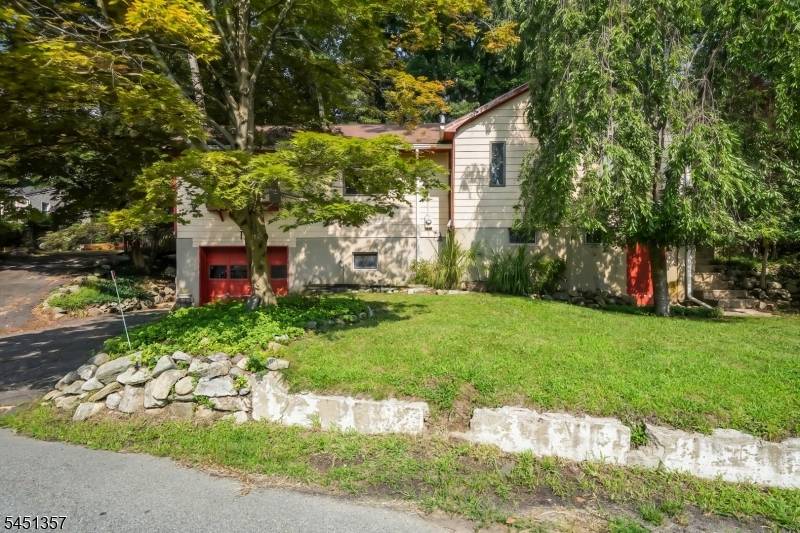 12 Coolidge Trl, Hopatcong Boro, NJ 07843