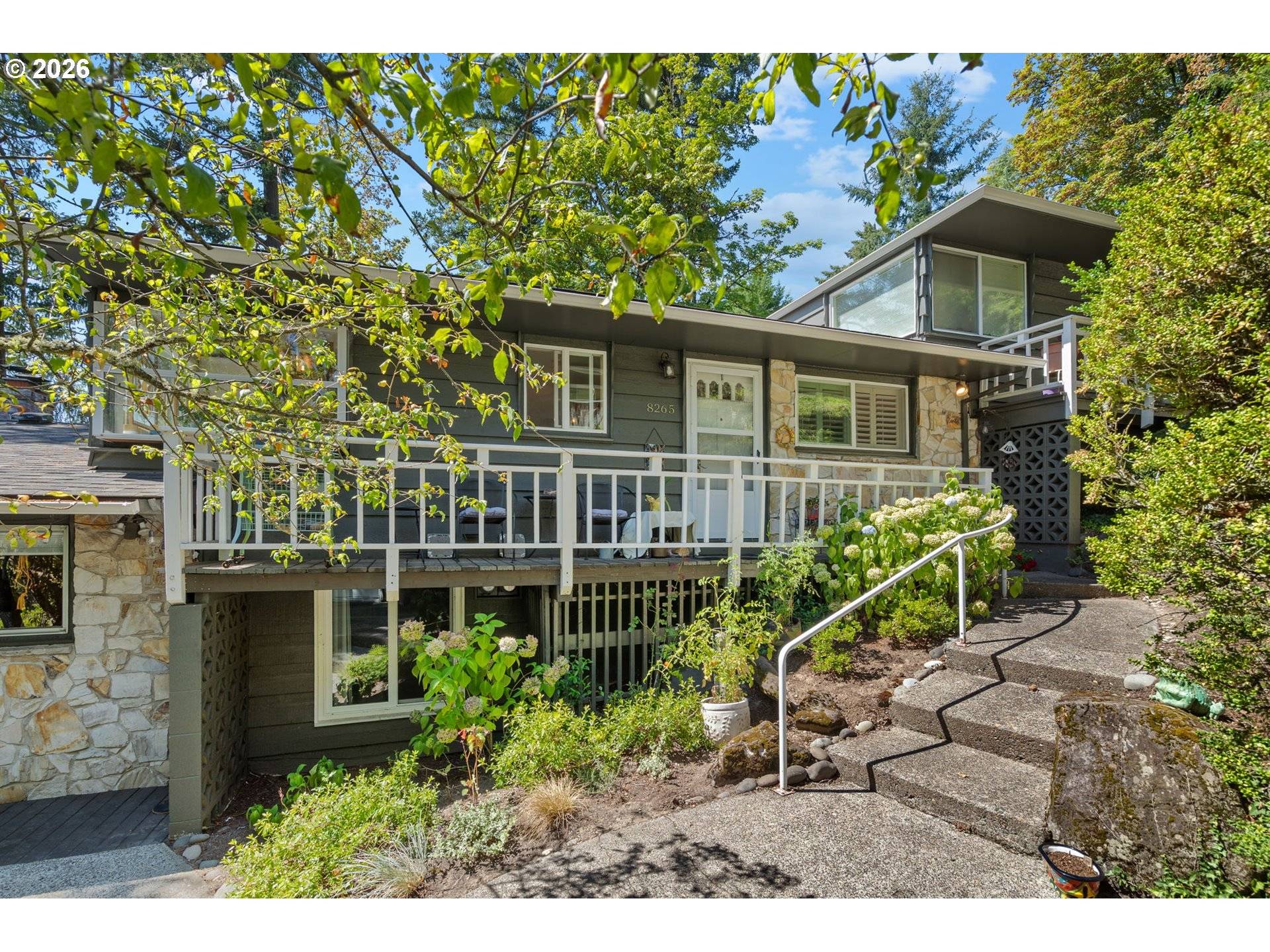 8265 SW CANYON LN, Portland, OR 97225