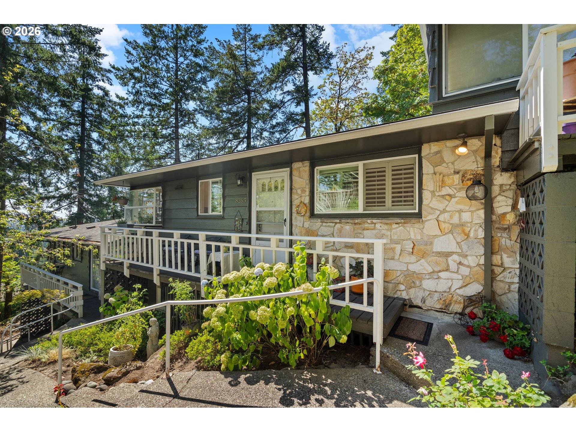 8265 SW CANYON LN, Portland, OR 97225